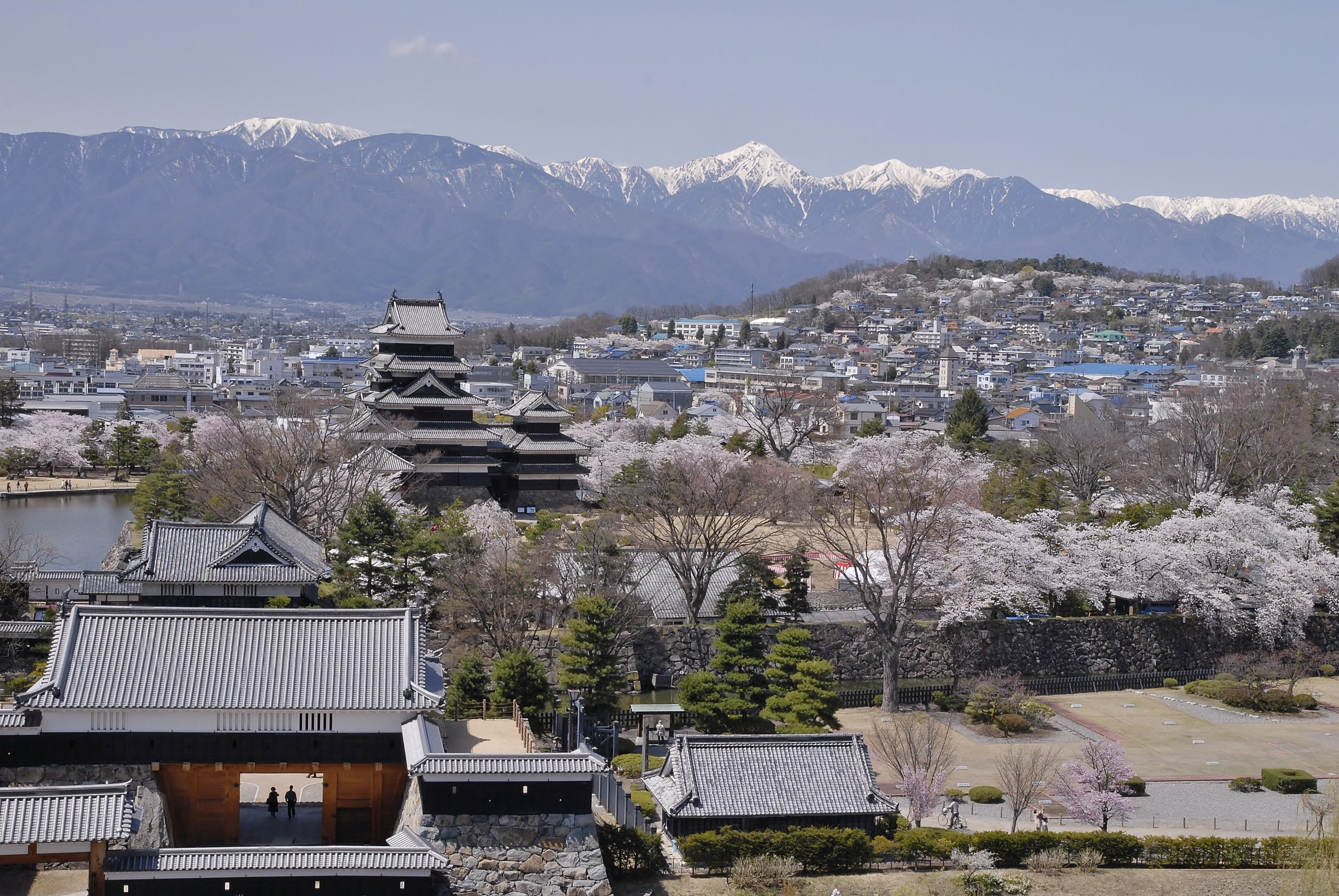 Witness the marvel of Matsumoto Castle, a National Treasure in Nagano.