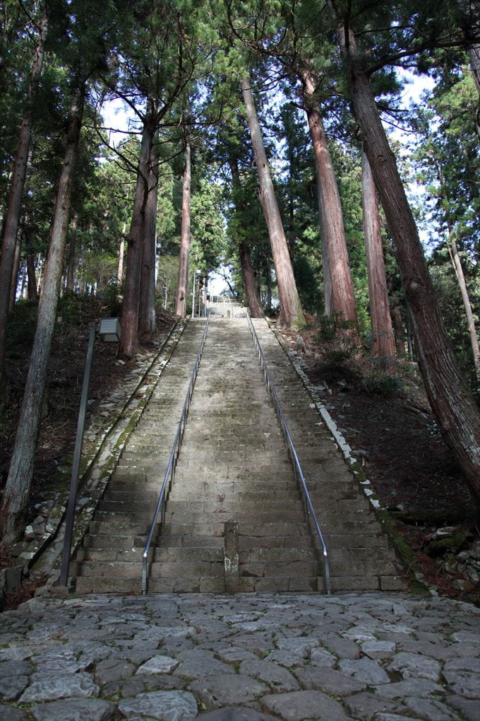 Find your inner peace high above Yamanashi at this 750-year-old Buddhist temple on top of Mt. Minobu. 
