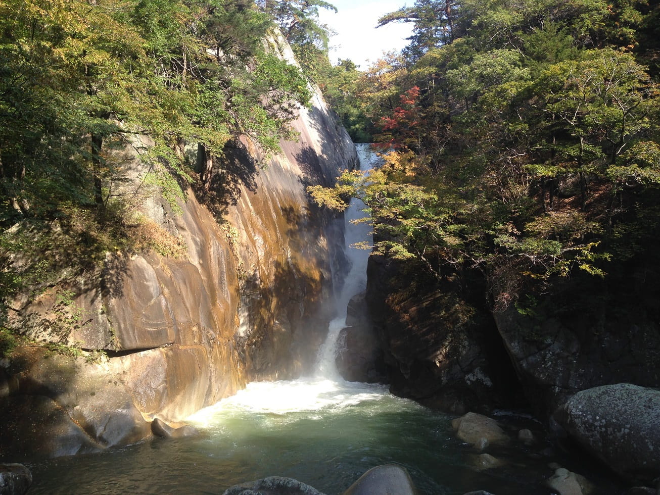 Hear the sounds and see the sights of unfiltered nature by hiking the picturesque trails of Yamanashi’s Shosenkyo Gorge.